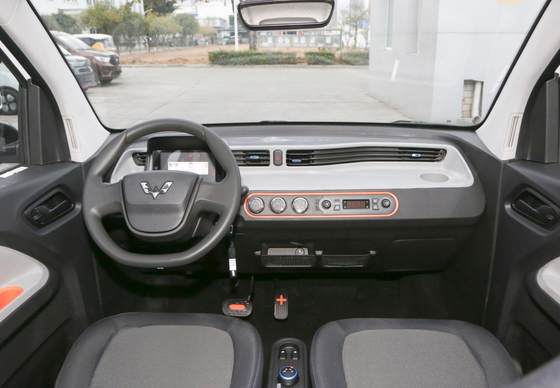 รถยนต์ไฟฟ้า HONGGUANG Mini SUV ระยะการขับขี่ 120 ~ 170KM รถ Wuling mini ev